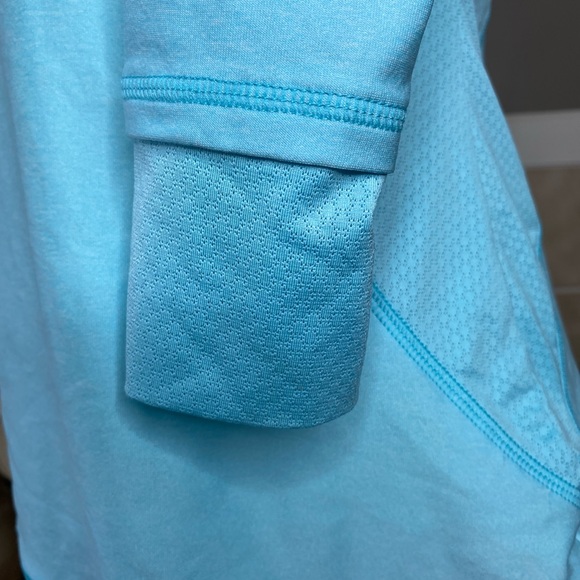 Champion pullover 1/4 zip, long sleeve back zip, gathered shoulders, lightweight - Picture 6 of 12